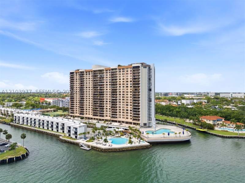 2 bedroom Condominium at 1800 NE 114th St 1505, Cricket Club Condo, Miami — photo 2