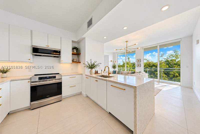 2 bedroom Condominium at 2020 Prairie Ave 404, 2020 Lofts Condo, Miami Beach — photo 2