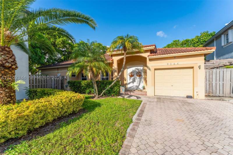 3 bedroom SingleFamilyResidence at 9064 SW 215th Ter, Lakes By The Bay Sec 8, Cutler Bay — photo 3