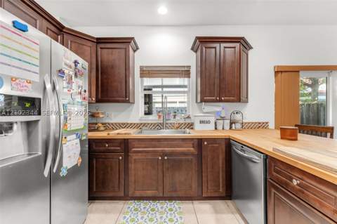 9064 SW 215th Ter, Cutler Bay FL - photo 8 of 28