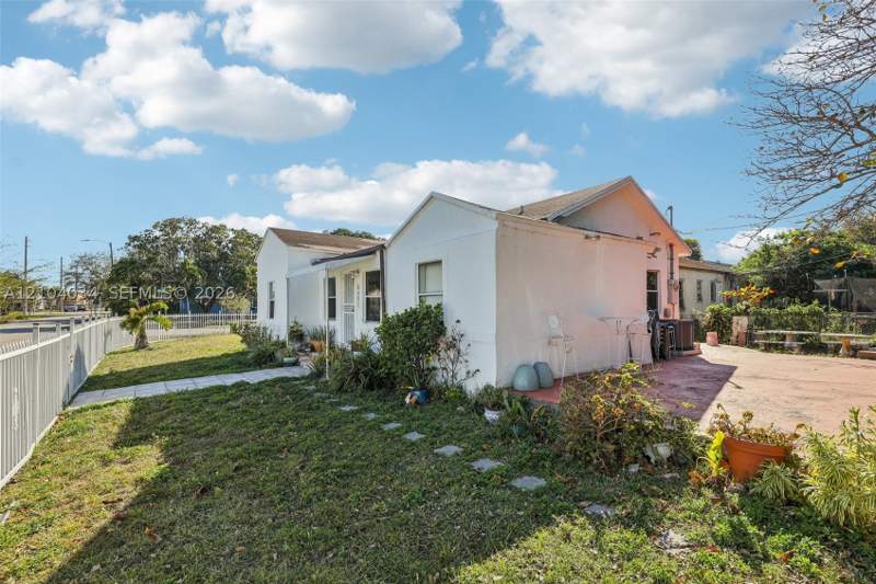 4 bedroom SingleFamilyResidence at 6402 NW 8th Ave, Seventh Ave Park, Miami — photo 2