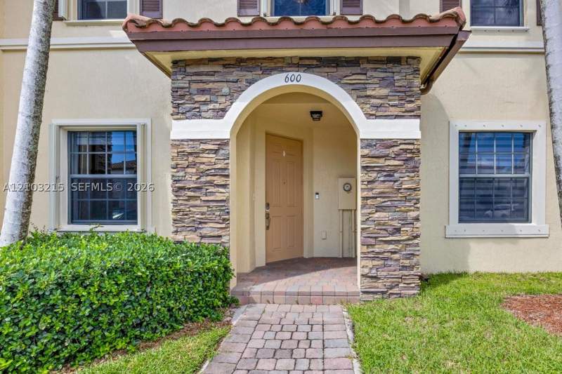 3 bedroom Townhouse at 600 SE 32nd Ave, Martinique At Oasis, Homestead — photo 5