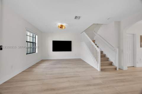 600 SE 32nd Ave, Homestead FL - photo 7 of 59