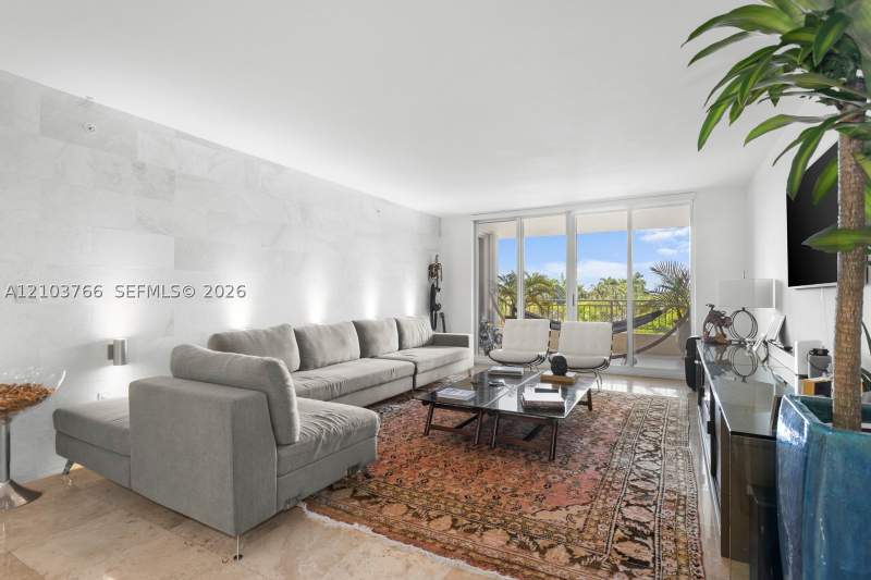 3 bedroom Condominium at 765 Crandon Blvd 310, Lake Tower Condo, Key Biscayne — photo 2