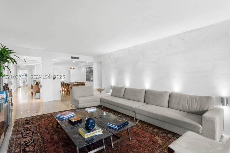 3 bedroom Condominium at 765 Crandon Blvd 310, Lake Tower Condo, Key Biscayne — photo 3