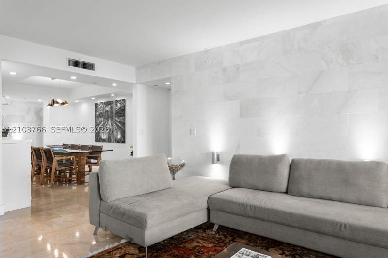 3 bedroom Condominium at 765 Crandon Blvd 310, Lake Tower Condo, Key Biscayne — photo 5