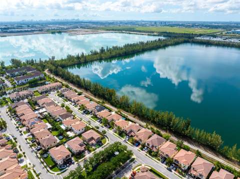 9890 NW 86th Ter, Doral FL - photo 16 of 71