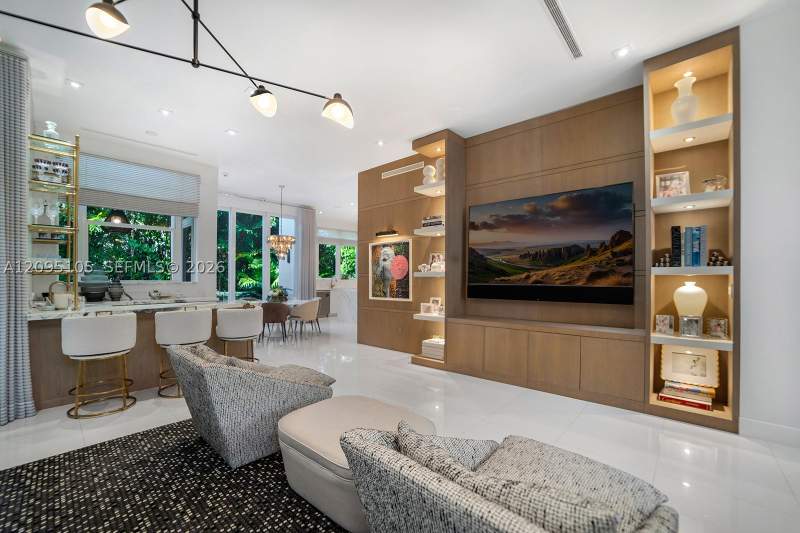 6 bedroom SingleFamilyResidence at 737 W 49th St, Lake View Heights Sub, Miami Beach — photo 3