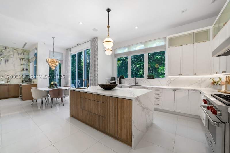 6 bedroom SingleFamilyResidence at 737 W 49th St, Lake View Heights Sub, Miami Beach — photo 5