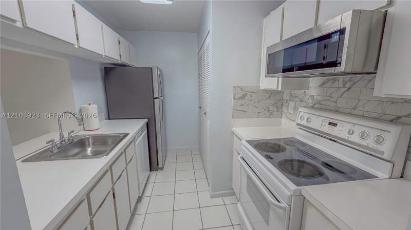 3 bedroom Condominium at 905 NE 209th St 104-30, Monterey Condo Three, Miami — photo 4