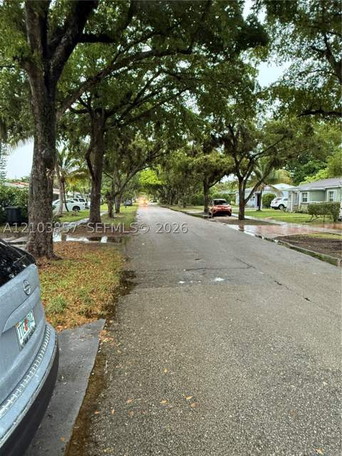 1031 NE 142nd St, North Miami FL - photo 6 of 32