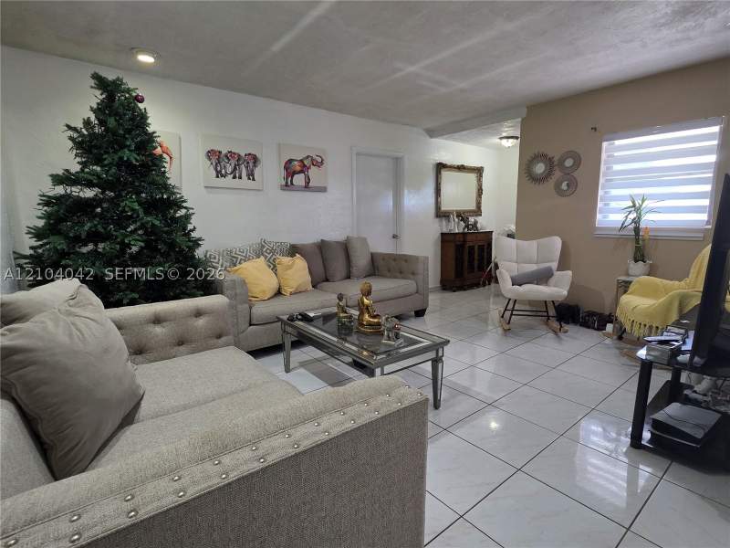 3 bedroom SingleFamilyResidence at 11761 SW 173rd St, So Miami Heights Manor, Miami — photo 3