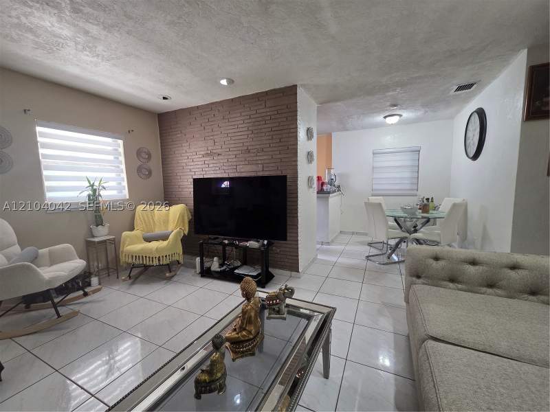 3 bedroom SingleFamilyResidence at 11761 SW 173rd St, So Miami Heights Manor, Miami — photo 4