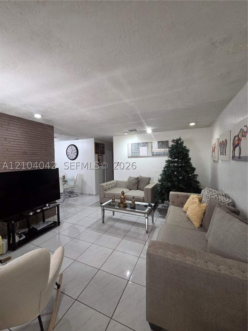 3 bedroom SingleFamilyResidence at 11761 SW 173rd St, So Miami Heights Manor, Miami — photo 5