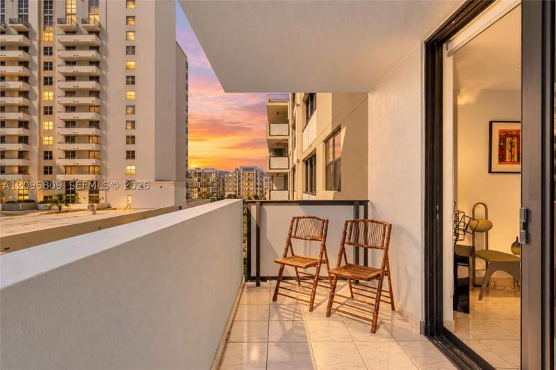 2 bedroom Condominium at 1623 Collins Ave 812, The Georgian Condo, Miami Beach — photo 4