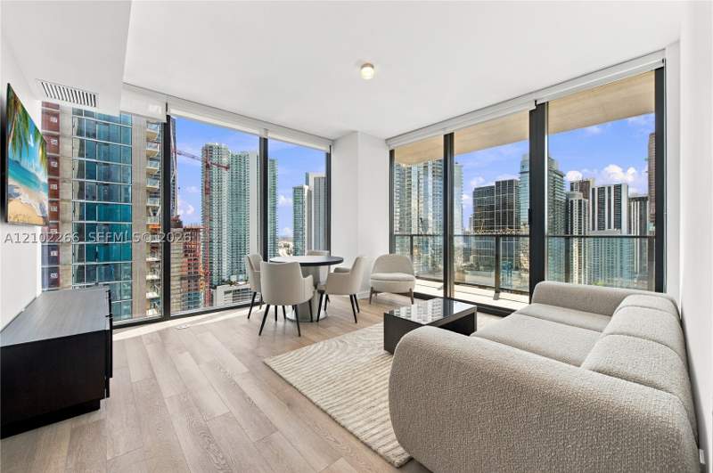 2 bedroom Condominium at 20 NE 11th 3308, Miami North, Miami — photo 2