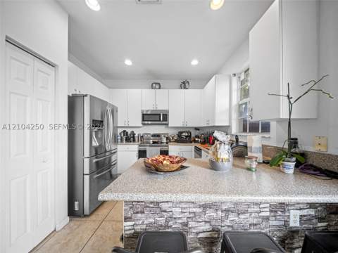 2104 NE 3rd Ct, Homestead FL - photo 13 of 33