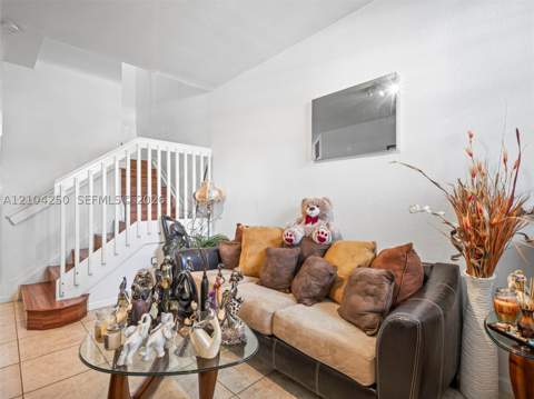 2104 NE 3rd Ct, Homestead FL - photo 8 of 33