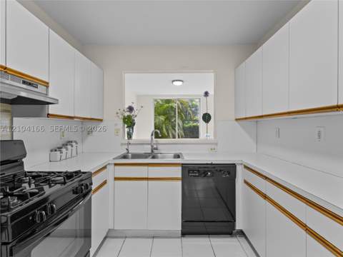 4521 NW 102nd Ct, Doral FL - photo 12 of 39