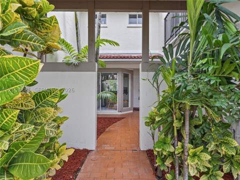 4521 NW 102nd Ct, Doral FL - photo 7 of 39