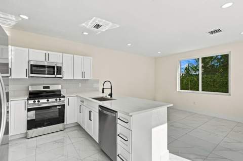 1888 SE 14th Street, Homestead FL - photo 12 of 39