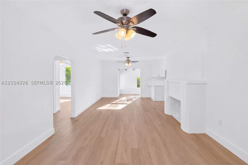 2 bedroom SingleFamilyResidence at 230 Aledo Ave., Coconut Gr Sec 1 C Gab, Coral Gables — photo 4