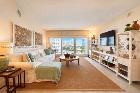 500 Bayview Dr 1123, Sunny Isles Beach FL - photo 8 of 36