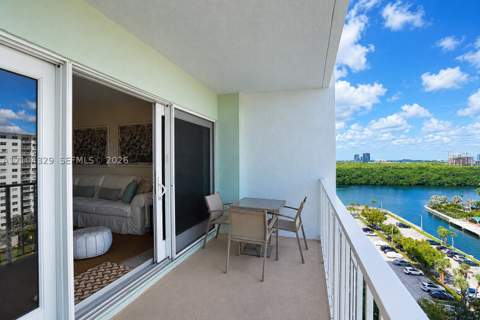 500 Bayview Dr 1123, Sunny Isles Beach FL - photo 9 of 36