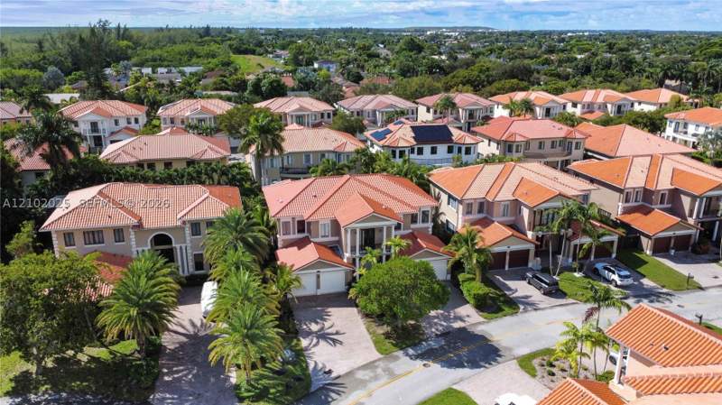 5 bedroom SingleFamilyResidence at 7846 SW 195th St, Cutler Cay, Cutler Bay — photo 5