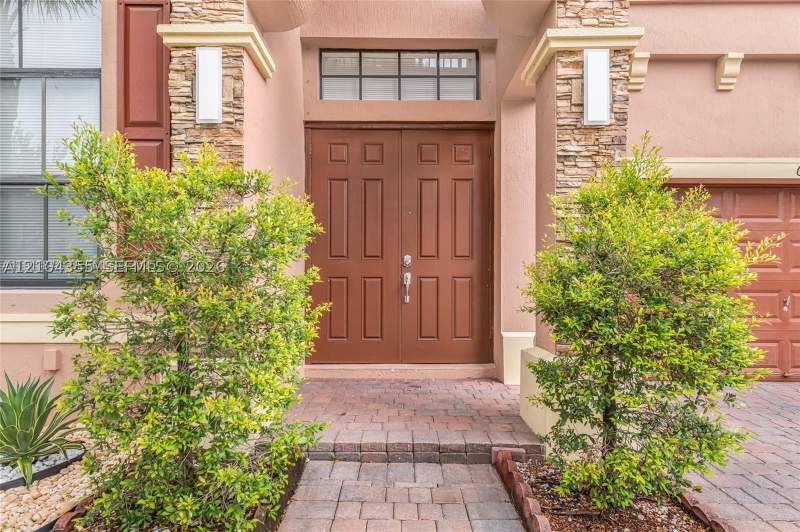 5 bedroom SingleFamilyResidence at 642 SE 37th Pl, Baywinds Of Abaco, Homestead — photo 2