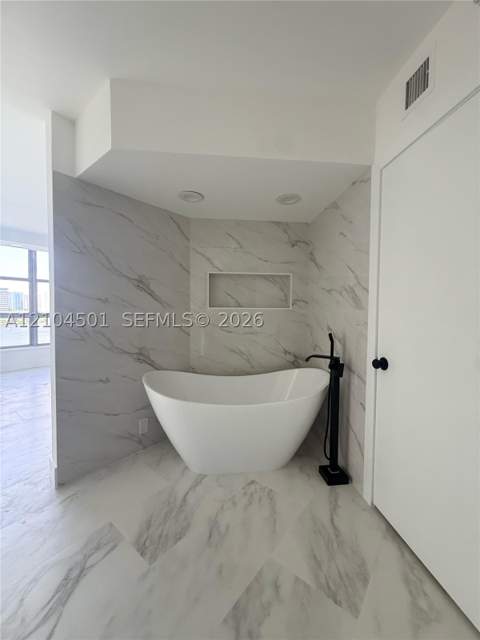 19101 NE 36th Ct 1005, Aventura FL - photo 11 of 47