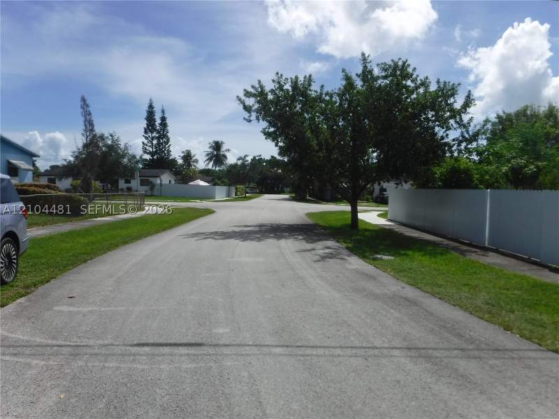 4 bedroom SingleFamilyResidence at 10451 SW 202nd Ter, Benson Manor, Cutler Bay — photo 3