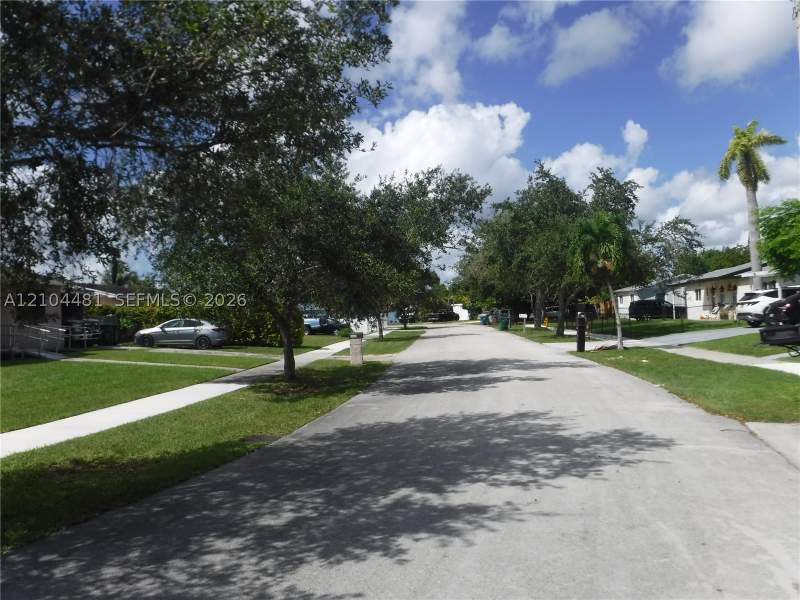 4 bedroom SingleFamilyResidence at 10451 SW 202nd Ter, Benson Manor, Cutler Bay — photo 4