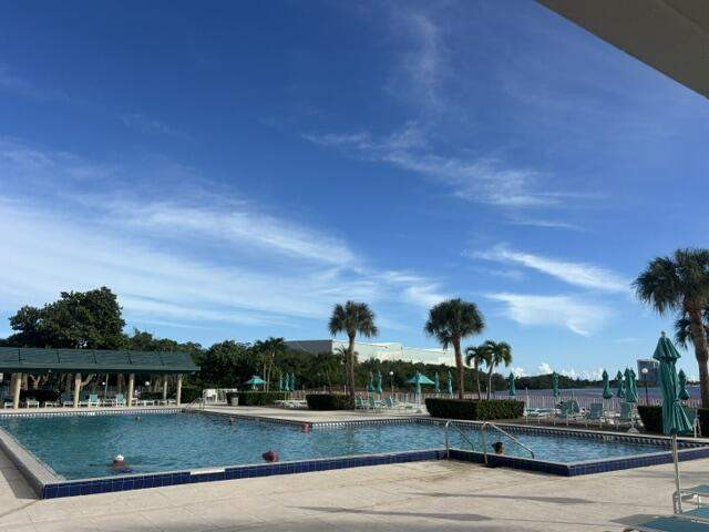 1 bedroom Condominium at 500 Bayview Drive 925, Arlen House West Condo, Sunny Isles Beach — photo 4