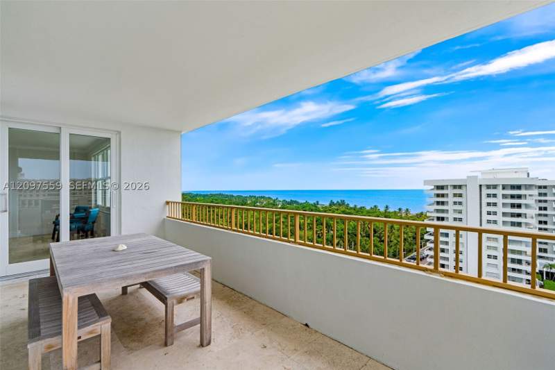 2 bedroom Condominium at 155 Ocean Lane Dr 1215, Commodore Club West Condo, Key Biscayne — photo 4