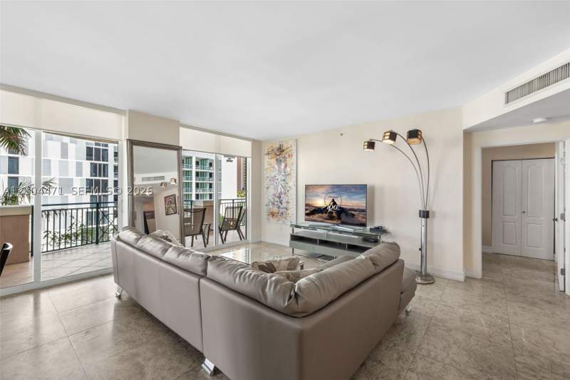 3 bedroom Condominium at 17555 NW Atlantic Blvd 708, King David Of Sunny Isles, Sunny Isles Beach — photo 3