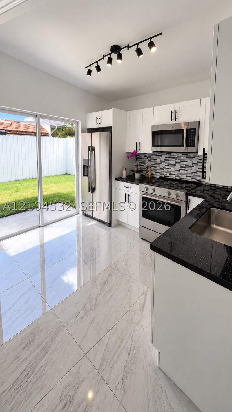 3 bedroom SingleFamilyResidence at 7001 W 35th Ave, Los Palacios II Condo, Hialeah — photo 4
