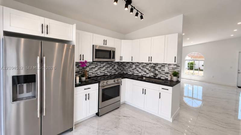 3 bedroom SingleFamilyResidence at 7001 W 35th Ave, Los Palacios II Condo, Hialeah — photo 5