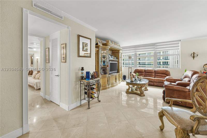 1 bedroom Condominium at 5055 Collins Ave 12F, Crystal House Condo, Miami Beach — photo 2