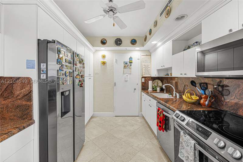 1 bedroom Condominium at 5055 Collins Ave 12F, Crystal House Condo, Miami Beach — photo 4