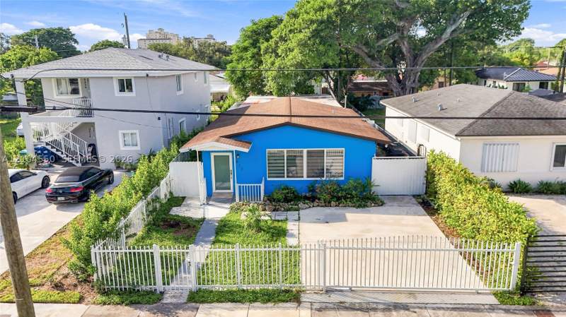 5 bedroom SingleFamilyResidence at 2932 NW 58th St, Hialeah Heights, Miami — photo 3
