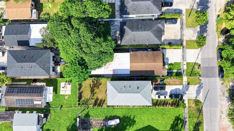 5 bedroom SingleFamilyResidence at 2932 NW 58th St, Hialeah Heights, Miami — photo 5