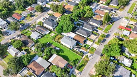 2932 NW 58th St, Miami FL - photo 6 of 37