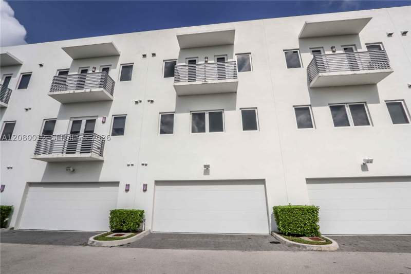 4 bedroom Townhouse at 3340 NW 91st Ave, Contempo Townhomes, Doral — photo 2