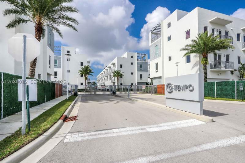 4 bedroom Townhouse at 3340 NW 91st Ave, Contempo Townhomes, Doral — photo 4
