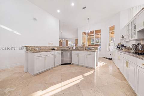 5750 SW 67th Ave, Miami FL - photo 11 of 46