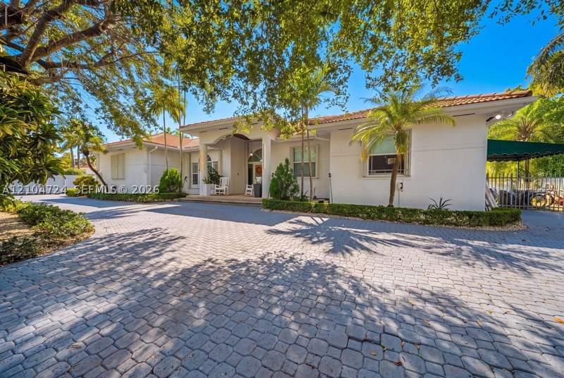 5 bedroom SingleFamilyResidence at 5750 SW 67th Ave, Beverly Hills, Miami — photo 2