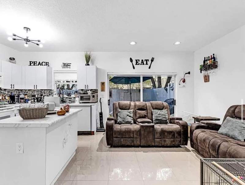 3 bedroom Townhouse at 1687 SE 30th St, Venetia Grove, Homestead — photo 4