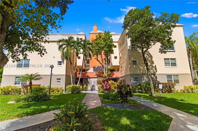2 bedroom Condominium at 8215 Lake Dr 502, Las Vistas At Doral Condo, Doral — photo 3