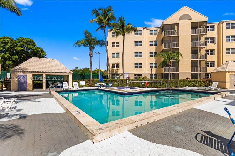 2 bedroom Condominium at 8215 Lake Dr 502, Las Vistas At Doral Condo, Doral — photo 5